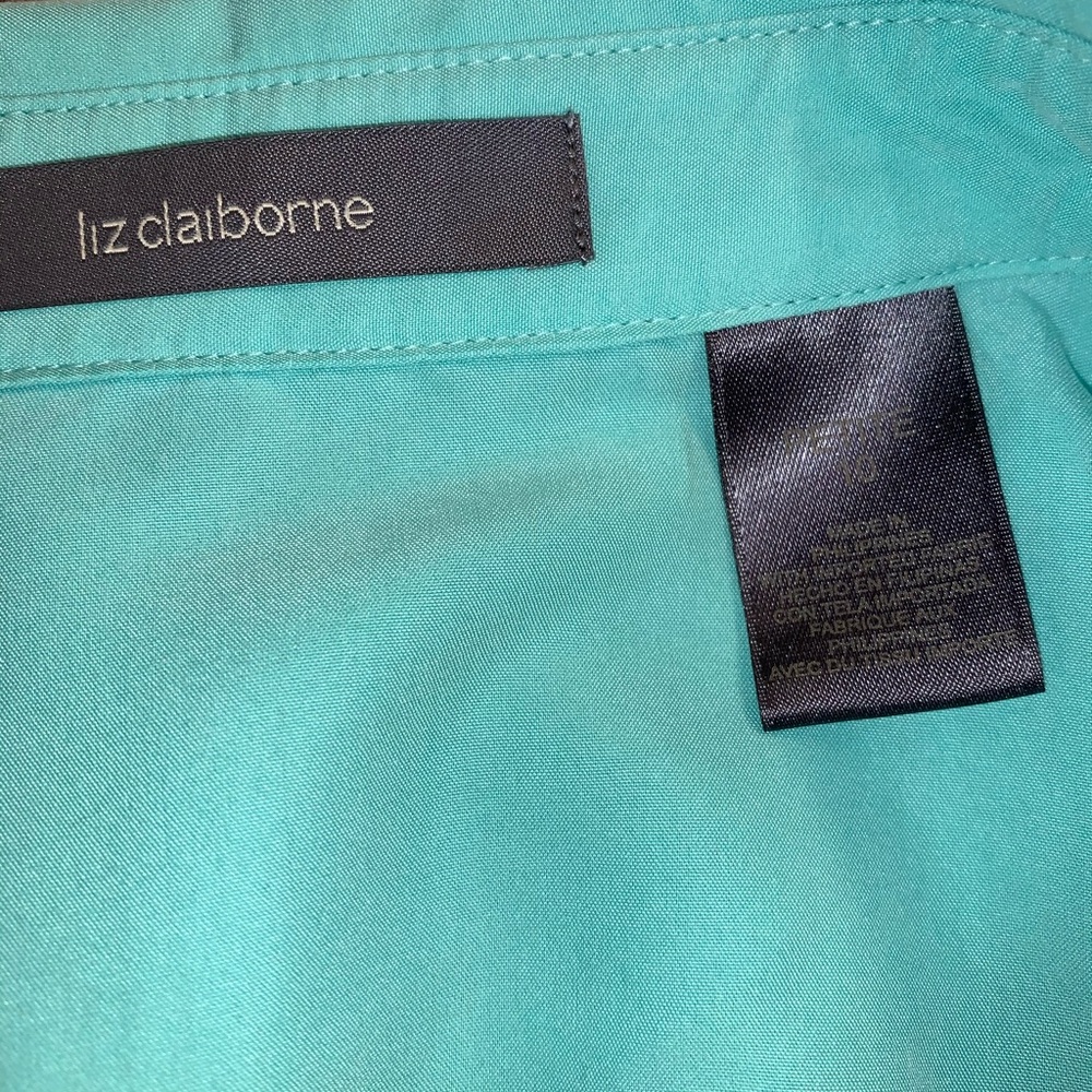 Liz Claiborne Button Down Shirt. - Picture 2 of 7